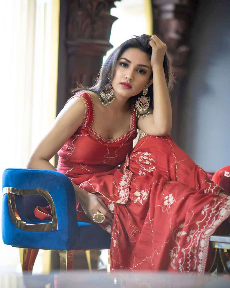 Roop actress Donal Bisht ups the glam quotient with her stunning pictures