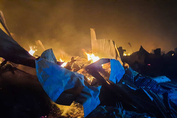 Bangladesh: 400 missing as massive fire engulfs Rohingya camp