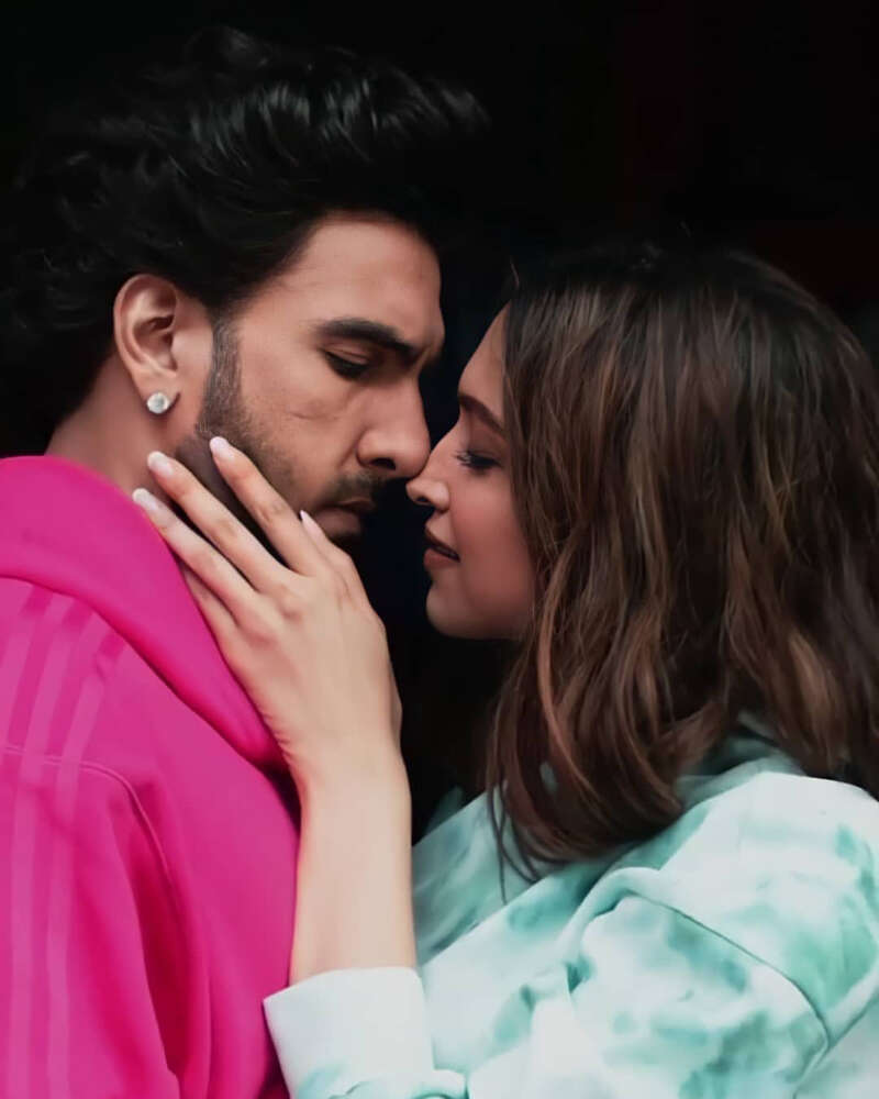 These new mushy pictures of Deepika Padukone and Ranveer Singh are too cute to miss!