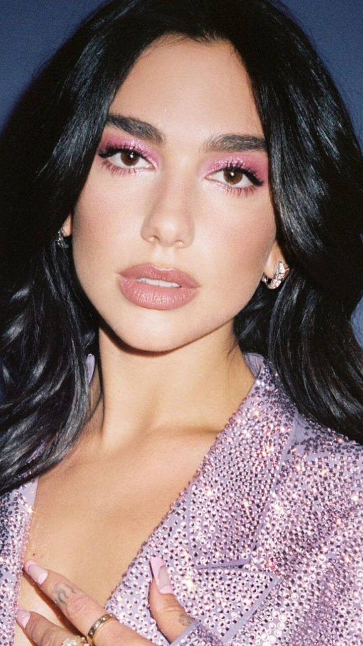 Celebrity-inspired glittery makeup looks | Times of India