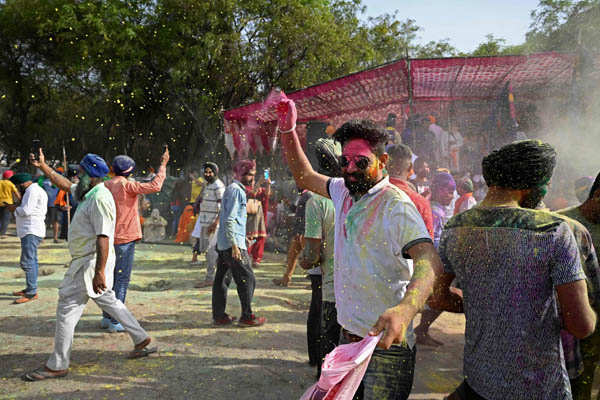 Sikh devotees celebrate Hola Mohalla festival