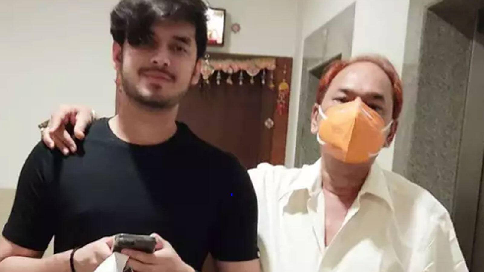 Paras Kalnawat shares last pics clicked with his late father