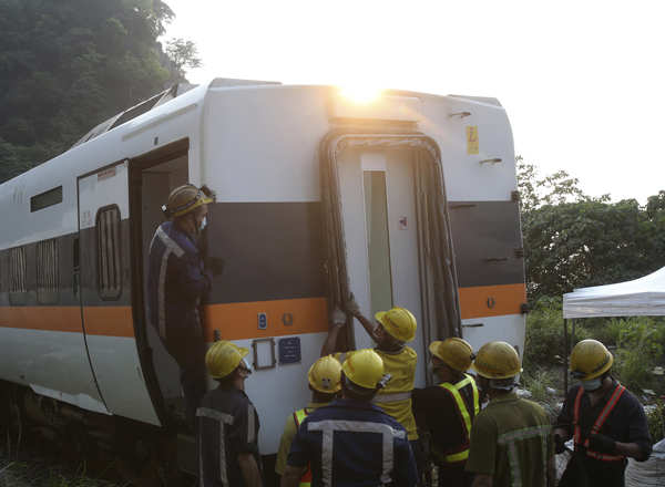 Taiwan: At least 50 killed in train accident