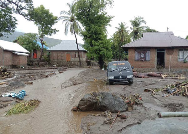 Indonesia: These pictures show the devastation caused by flash floods