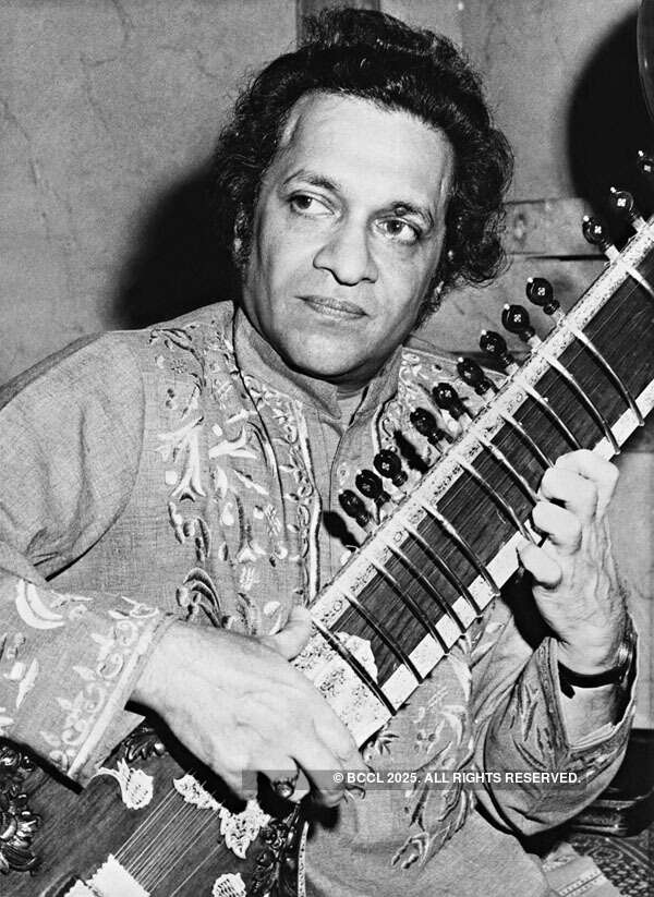 Birth Anniversary Rare pictures of Sitar maestro Pandit Ravi Shankar