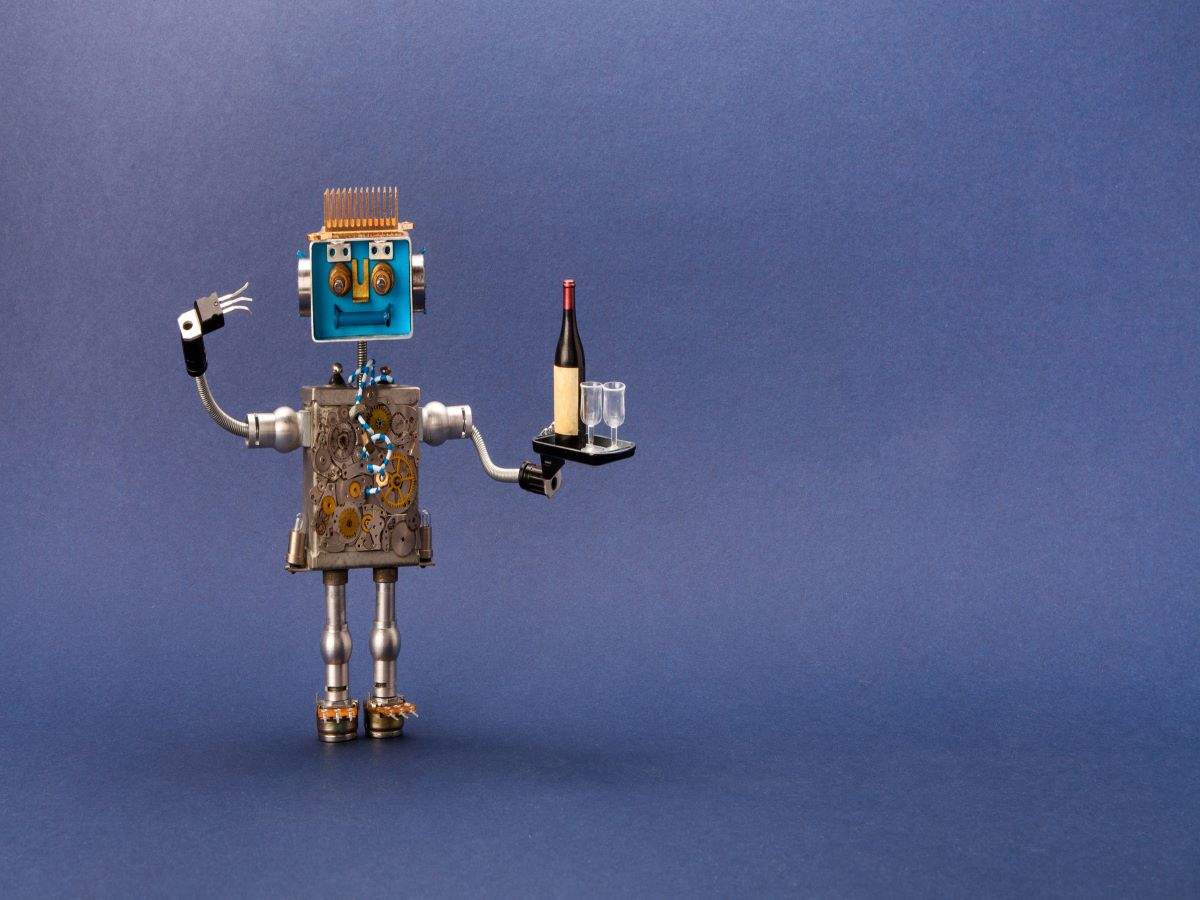 This hotel turns to robot staff amid pandemic in South Africa This hotel turns to robot staff amid pandemic in South Africa