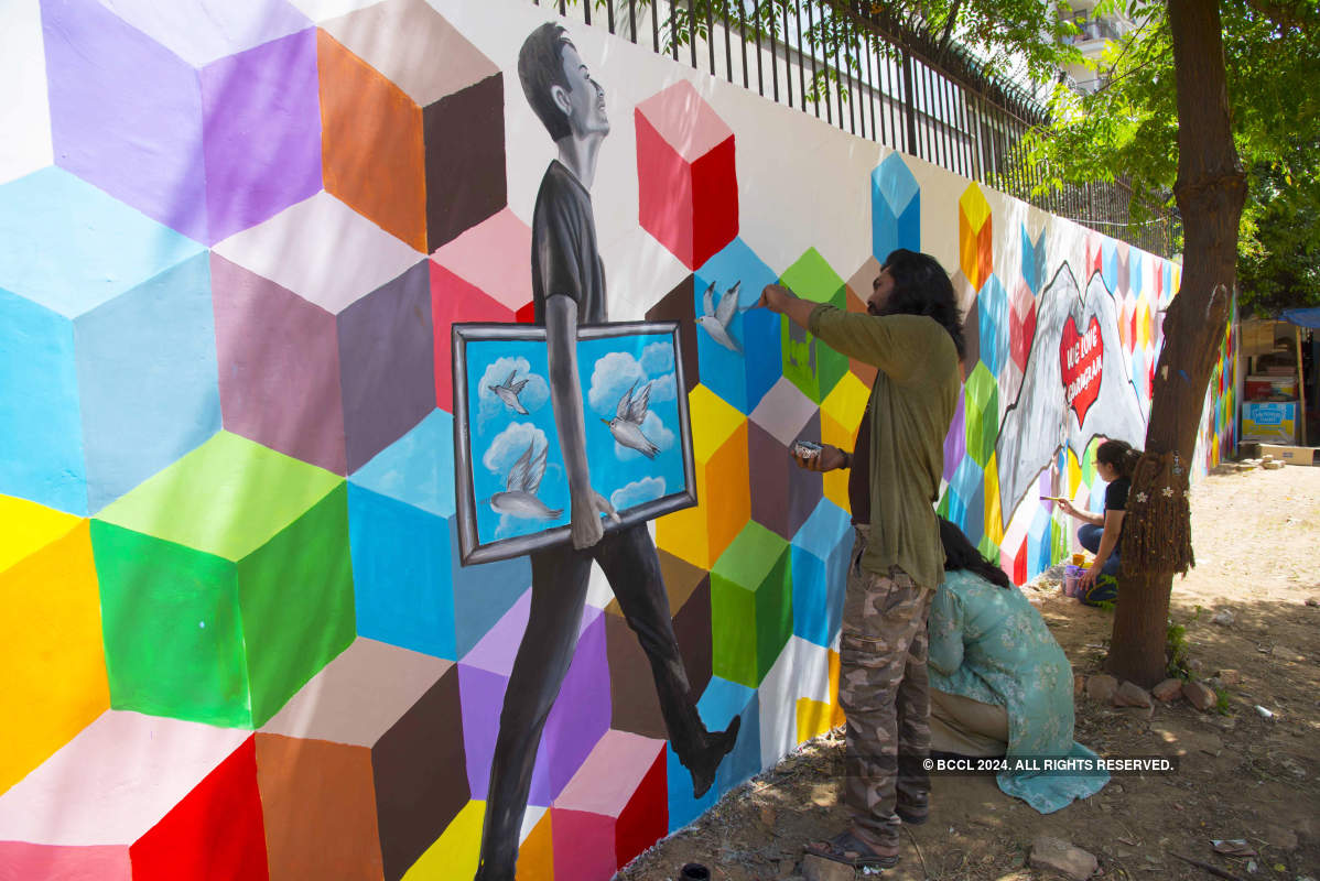 Artists depict Gurugram’s real-life heroes through wall art