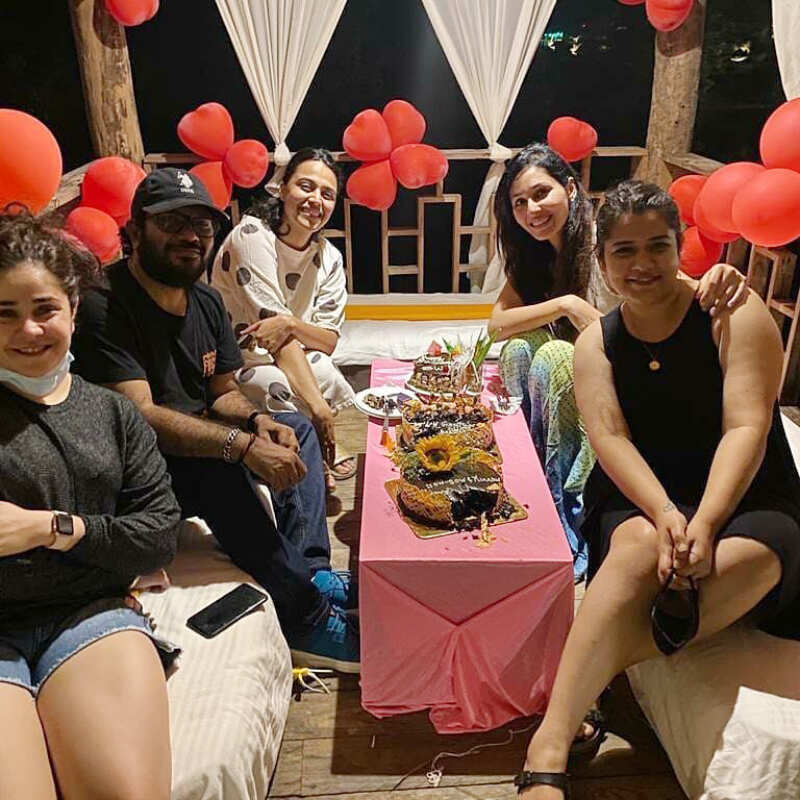 Swara Bhasker breaks down while celebrating her birthday with friends in Goa