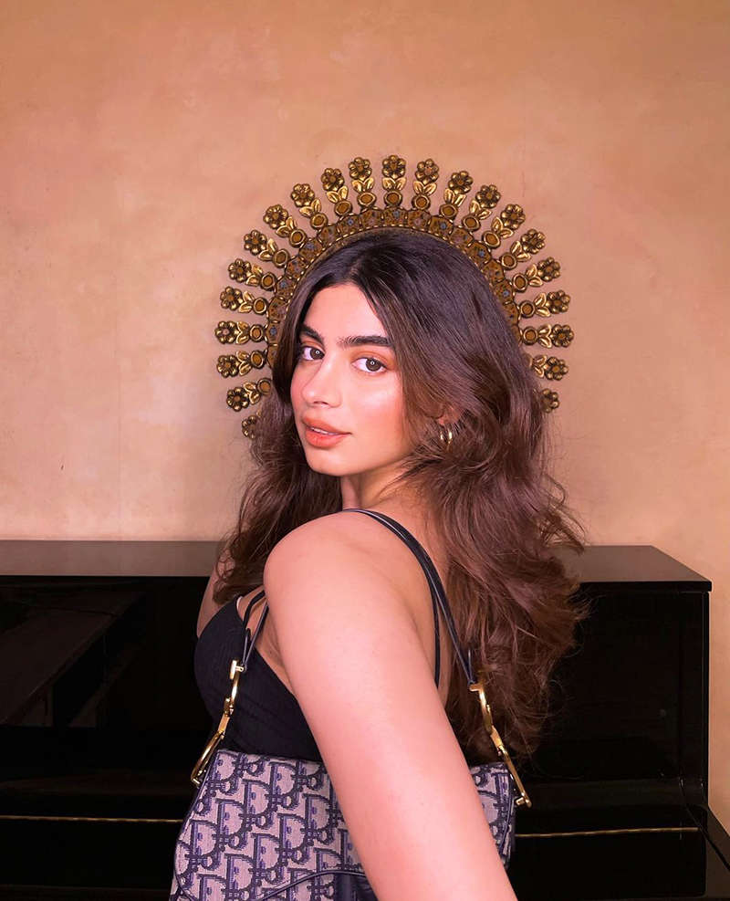 Khushi Kapoor’s captivating pictures in these trendy outfits are surely worth a thousand words!