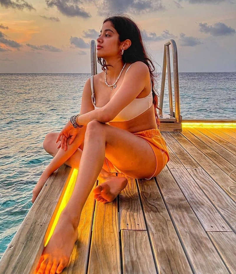 Janhvi Kapoor beats the heat in style in these new beach outing pictures