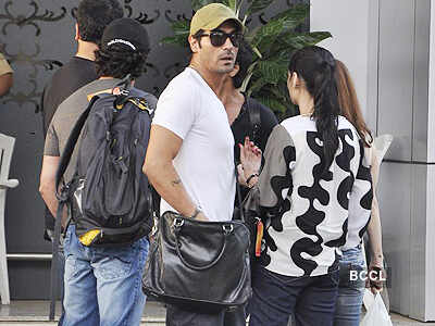 SRK, Hrithik, Arjun spotted at airport