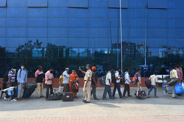 COVID-19 lockdown: Migrant workers leave for native places