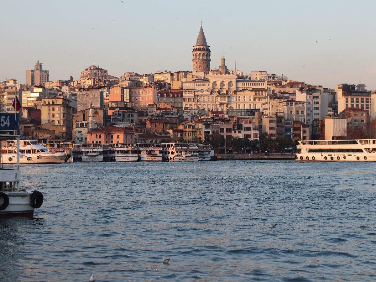 Turkey is carrying out vaccination of its tourism employees Turkey is carrying out vaccination of its tourism employees