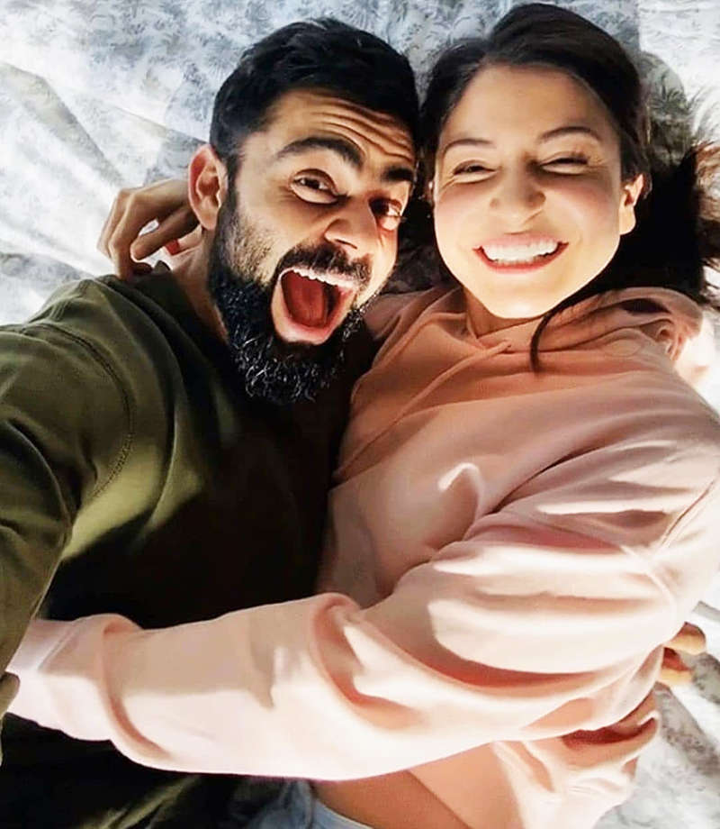 Anushka Sharma And Virat Kohli Ring In New Year 2022 With Bright Smiles ...