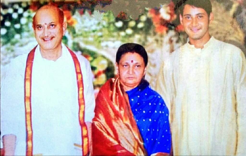 Mahesh Babu wishes his mom on birthday with an adorable picture | Telugu  Movie News - Times of India