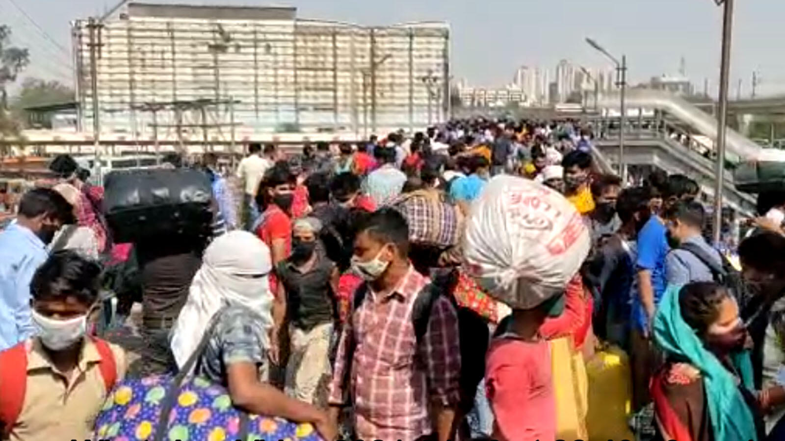 Delhi lockdown: Migrant workers throng Anand Vihar bus terminal to ...