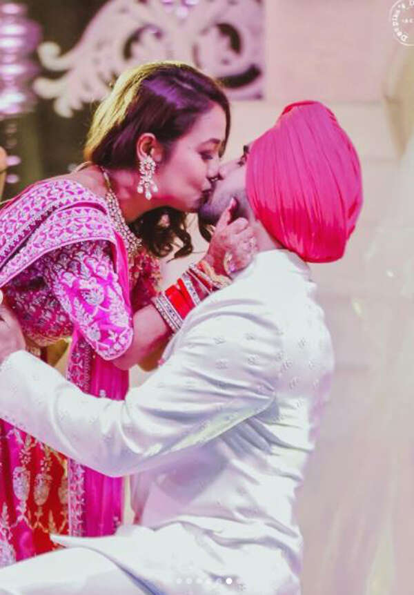 Neha Kakkar and Rohanpreet Singh share loved-up pictures on six-month anniversary