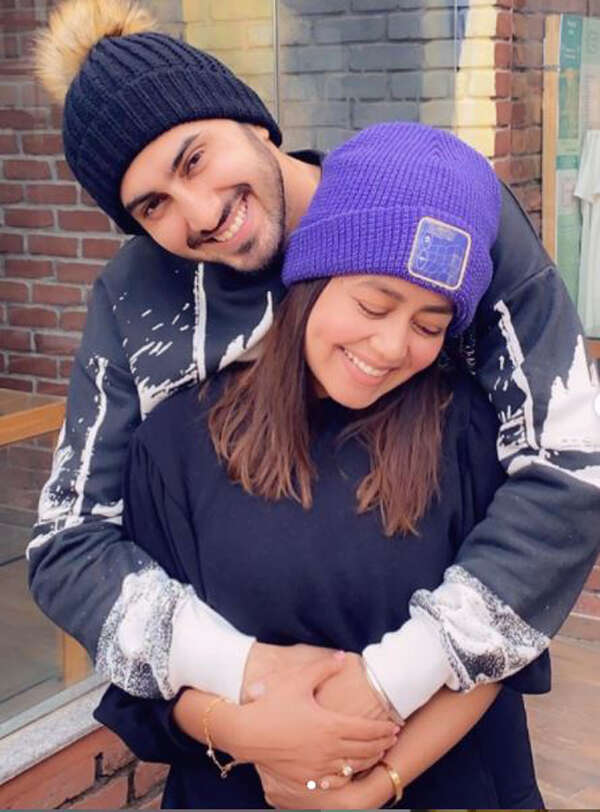 Neha Kakkar and Rohanpreet Singh share loved-up pictures on six-month anniversary