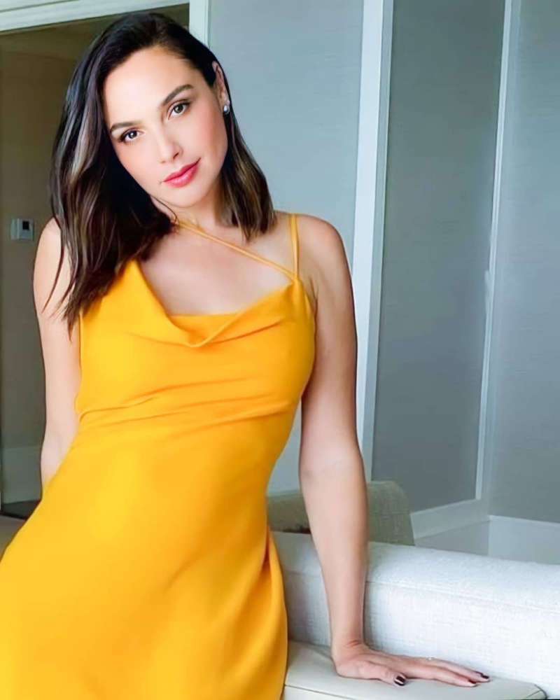 ‘Wonder Woman’ Gal Gadot flaunts her baby bump in new pictures