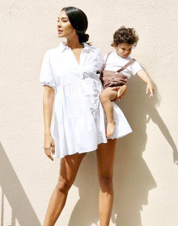 Lisa Haydon's baby bump pictures take the internet by storm