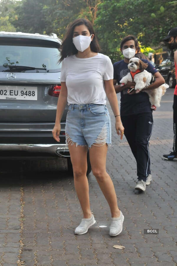 #ETimesSnapped: Paparazzi pictures of your favourite celebs