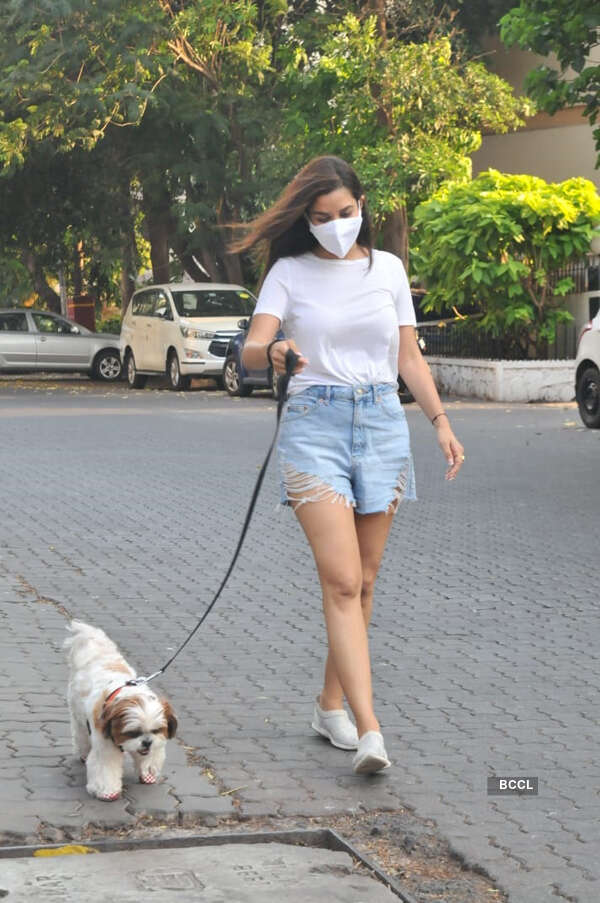 #ETimesSnapped: Paparazzi pictures of your favourite celebs