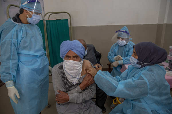 These images show how India is grappling with devastating coronavirus outbreak