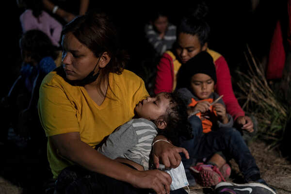 Migrants cross into US under cover of night