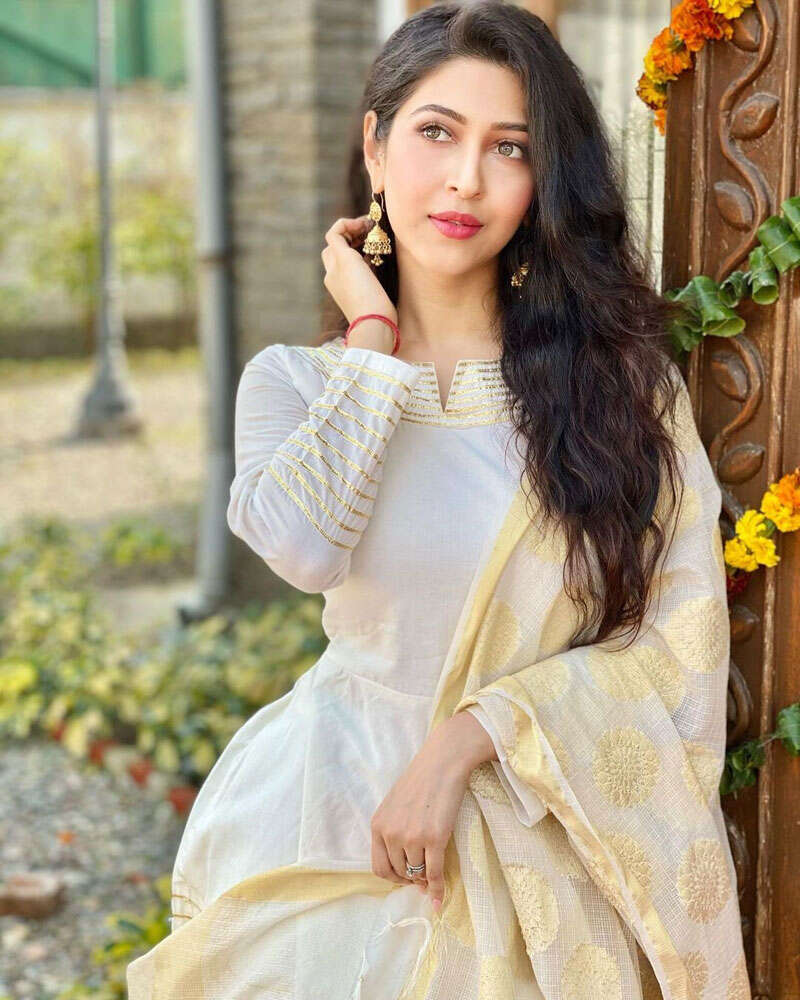 <BR> is turning heads with her bewitching pictures <BR> is turning heads with her bewitching pictures