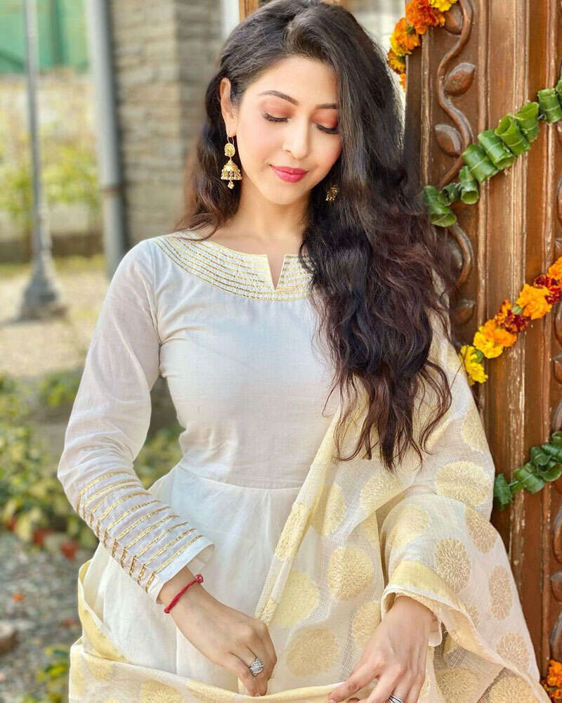 <BR> is turning heads with her bewitching pictures <BR> is turning heads with her bewitching pictures