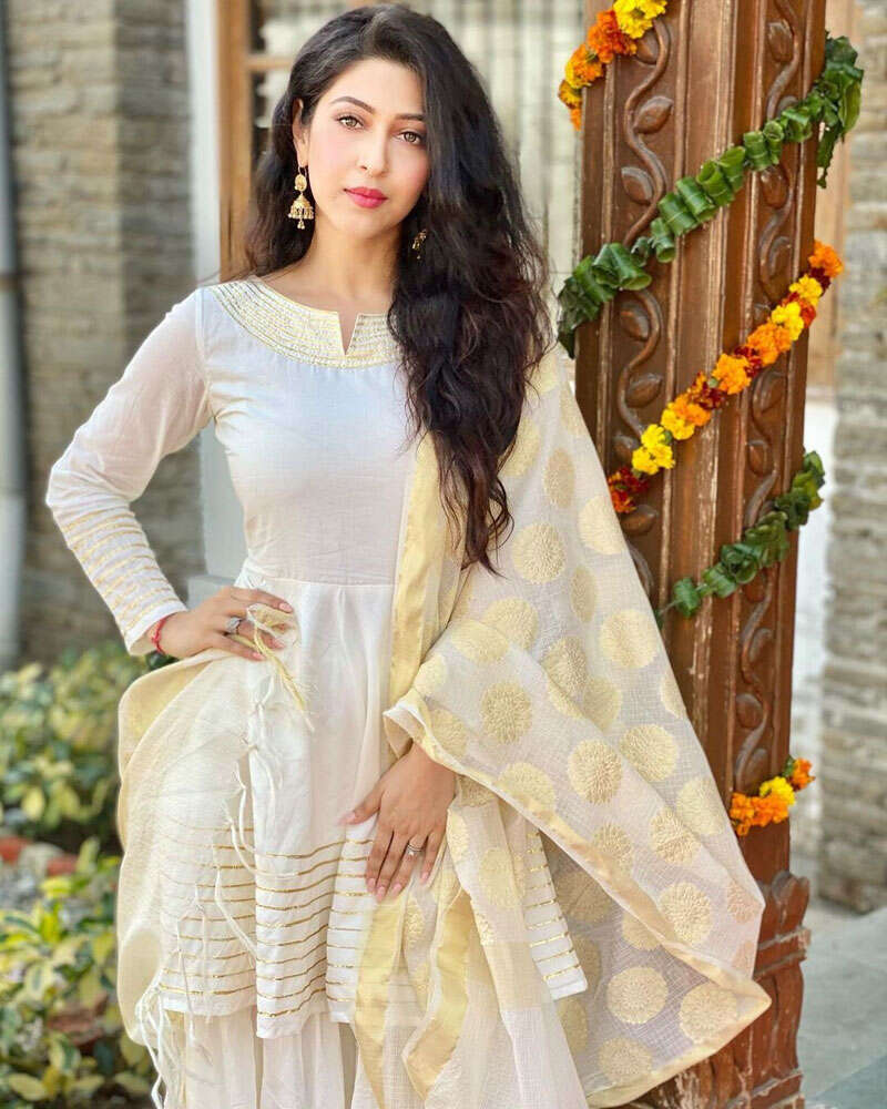 <BR> is turning heads with her bewitching pictures <BR> is turning heads with her bewitching pictures
