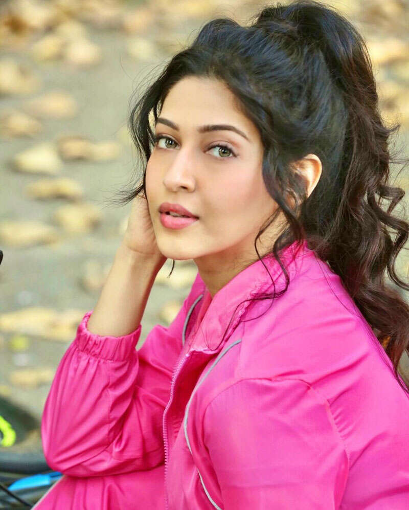 <BR> is turning heads with her bewitching pictures <BR> is turning heads with her bewitching pictures