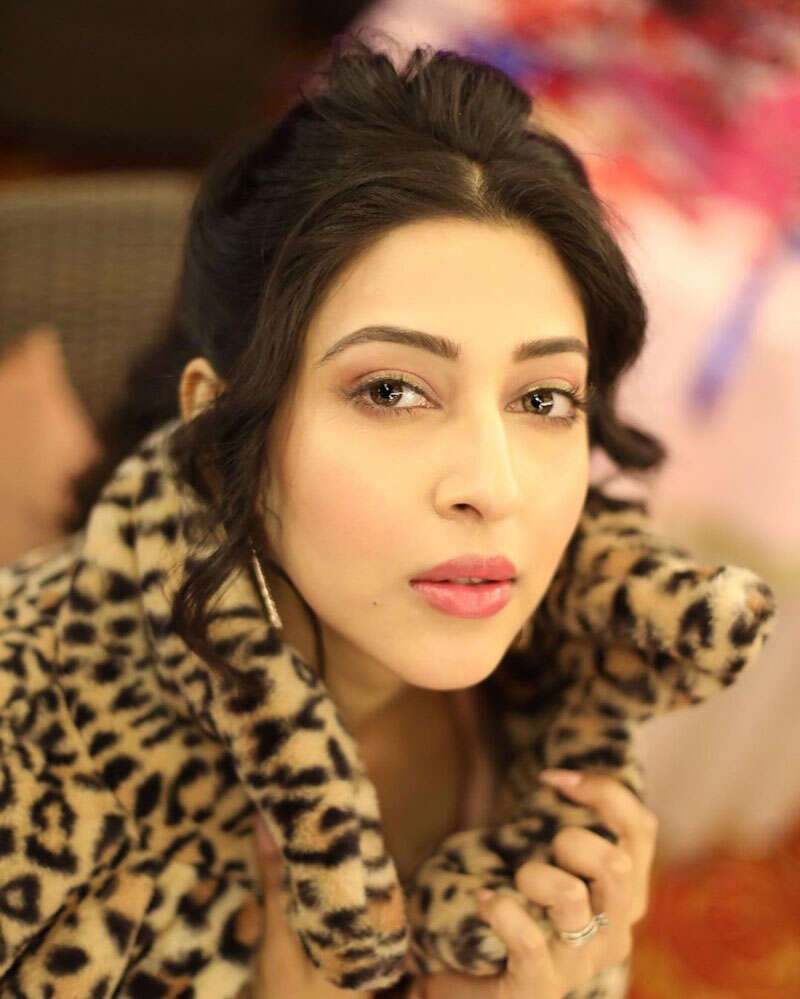 <BR> is turning heads with her bewitching pictures <BR> is turning heads with her bewitching pictures