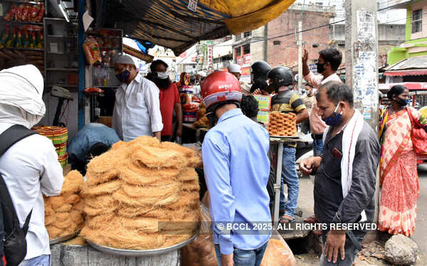Muslims gear up for Eid around the world