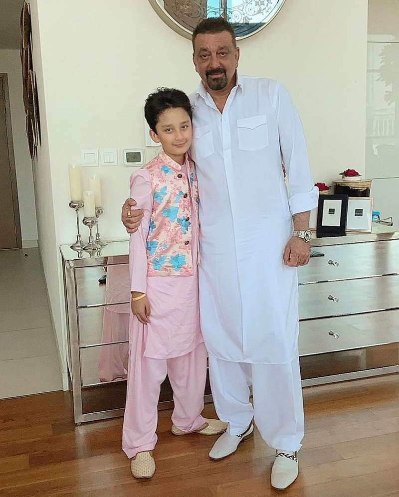 Inside pictures from Sanjay Dutt's Eid celebration with Maanayata and kids