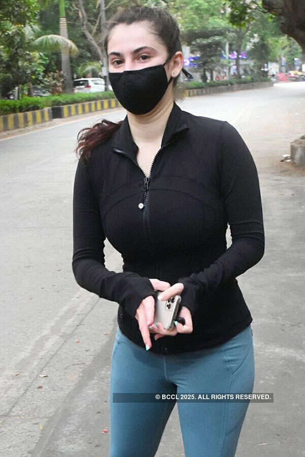 #ETimesSnapped: Paparazzi pictures of your favourite celebs