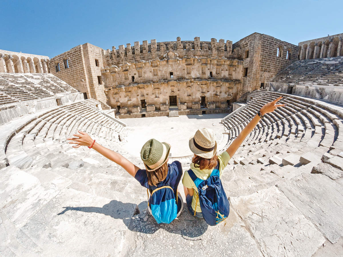 Tourists return to Greece after a disappointing pandemic phase Tourists return to Greece after a disappointing pandemic phase