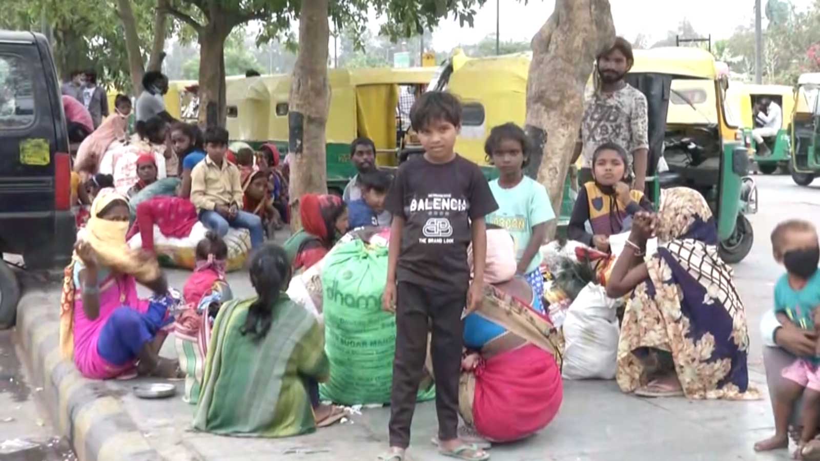 Tired of lockdown extension, migrants in Delhi head to home
