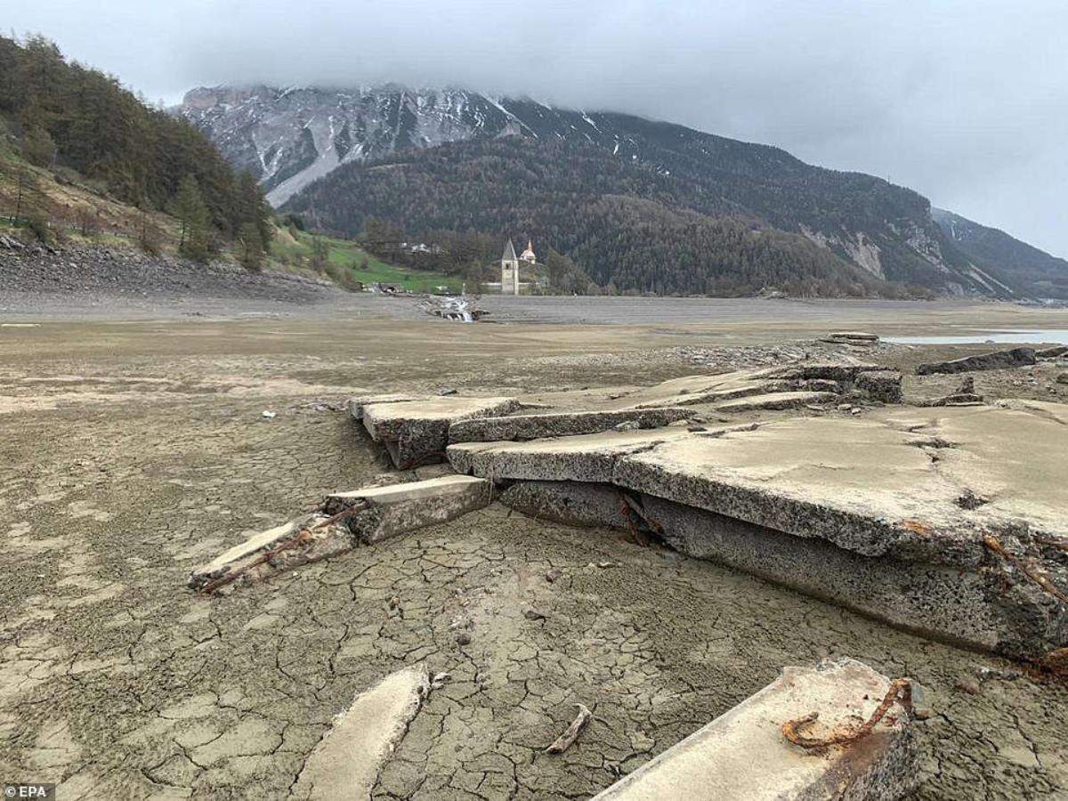 Lost Italian Village: An Italian Village That Was Once Under Water Has ...