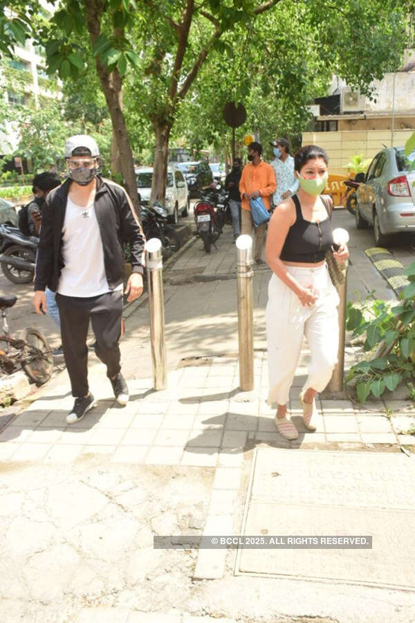 #ETimesSnapped: Paparazzi pictures of your favourite celebs