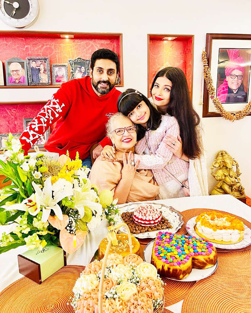 Lovely pictures from Aishwarya Rai Bachchan's mother's birthday celebration