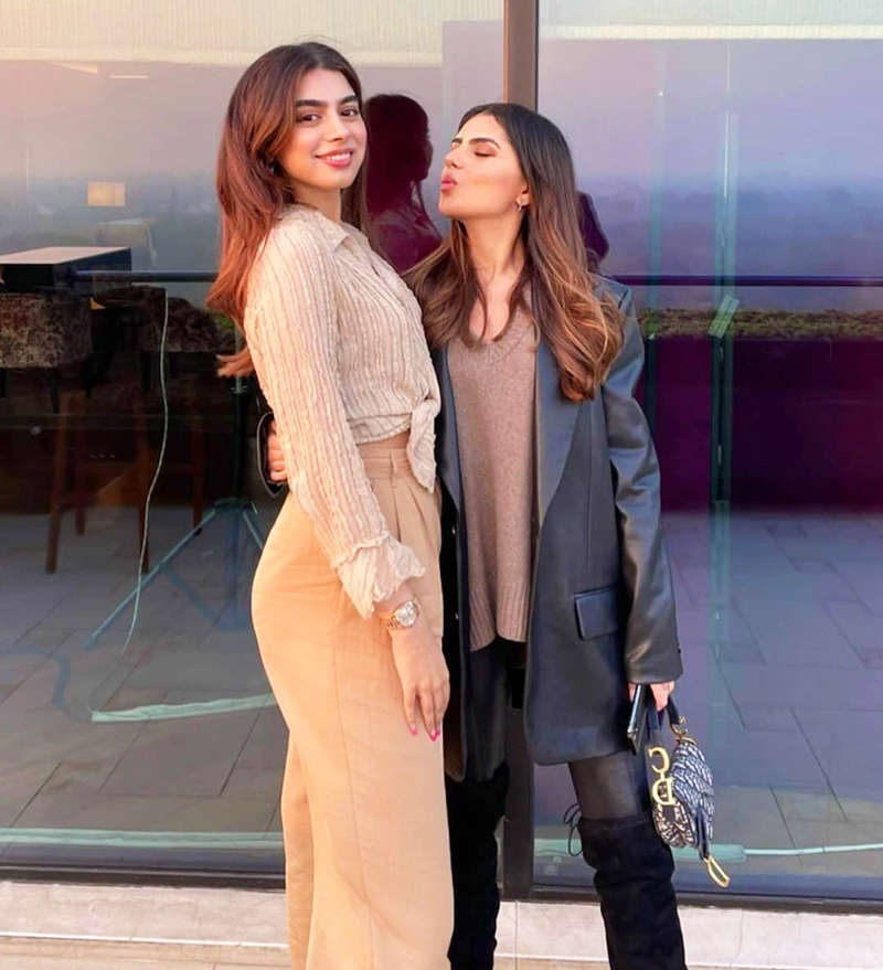 Khushi Kapoor’s captivating pictures in these trendy outfits are surely worth a thousand words!