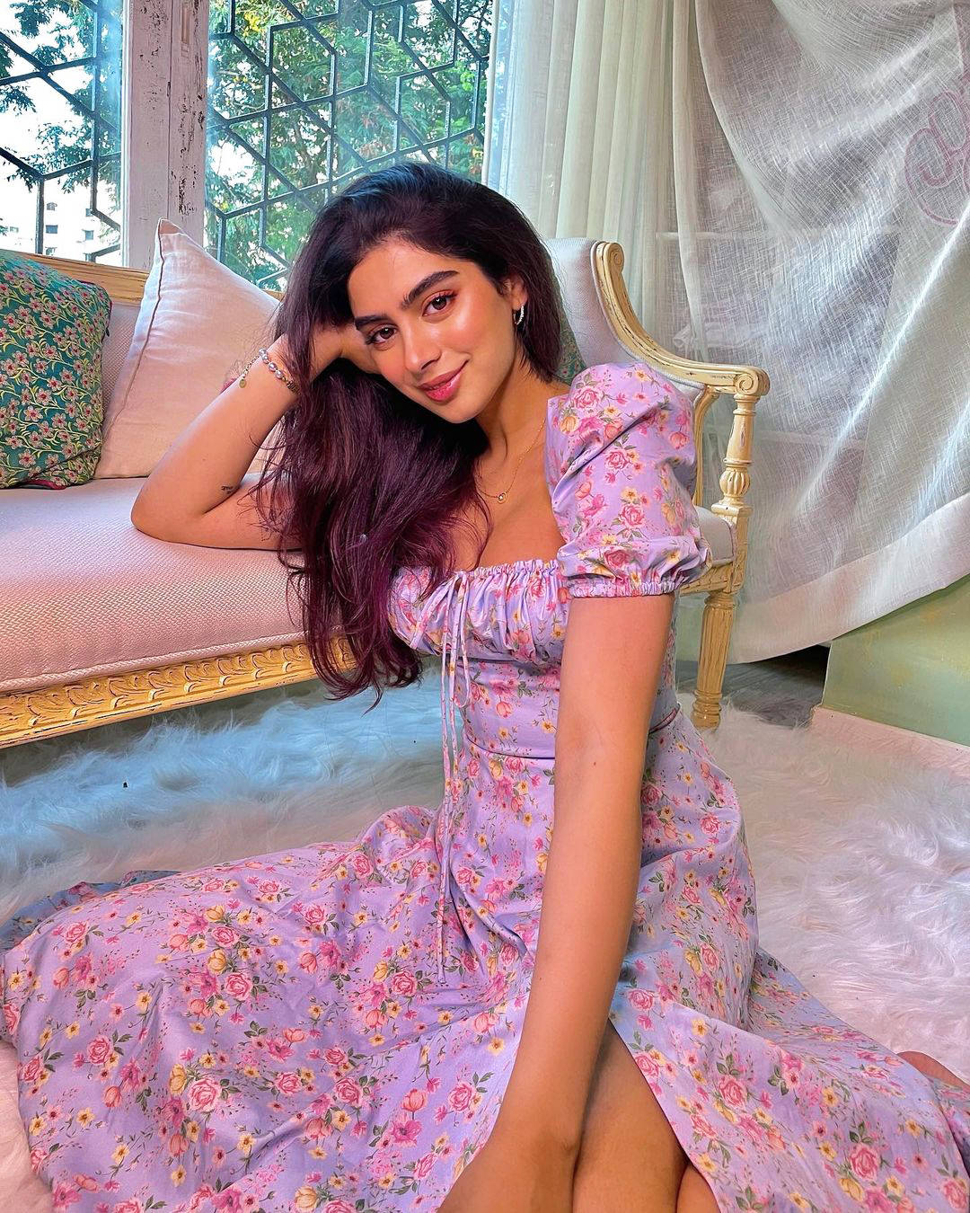Khushi Kapoor’s captivating pictures in these trendy outfits are surely worth a thousand words!