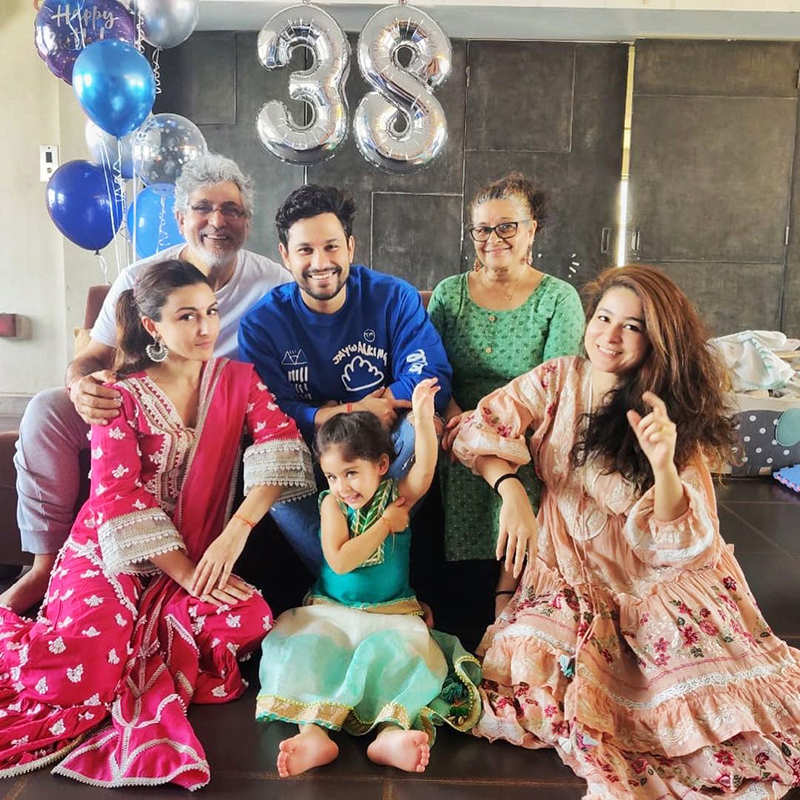 Inside pictures from Kunal Kemmu's birthday celebration with family