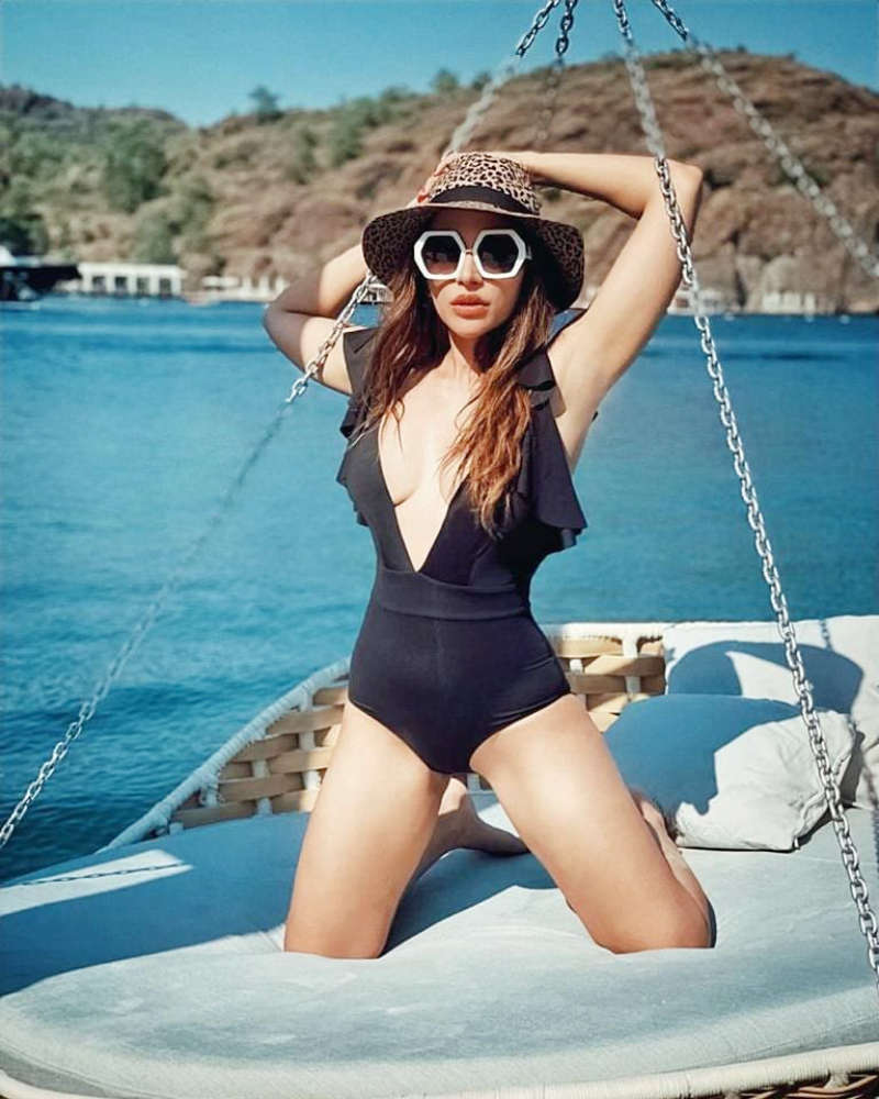 These beautiful holiday pictures of diva Shama Sikander are going viral…