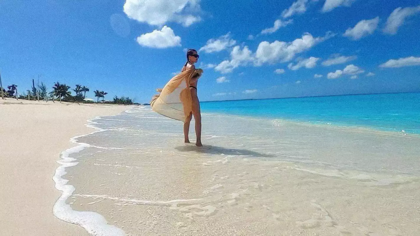 Khloe Kardashian is turning up the heat with her new beach vacation pictures