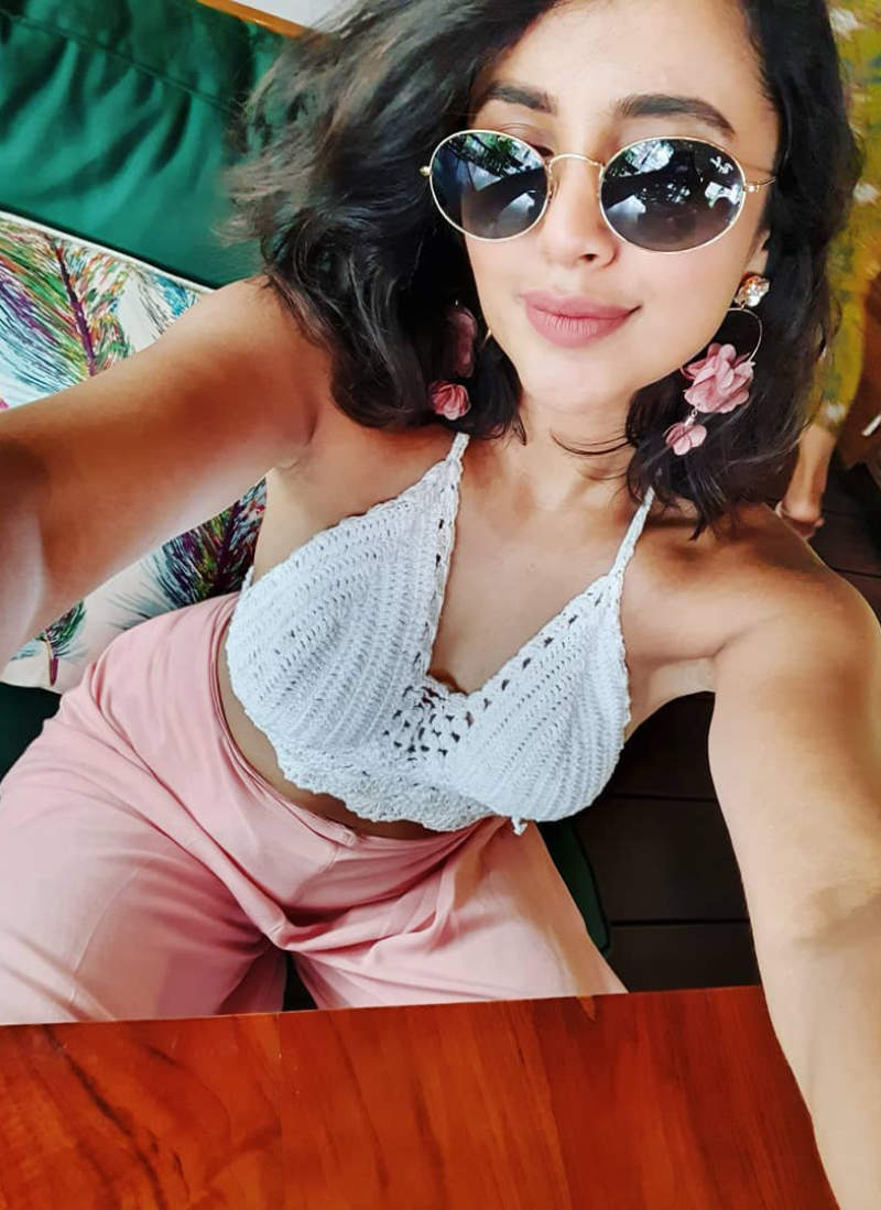 Telugu diva Tejaswi Madivada is creating new waves on social media with her vacation pictures