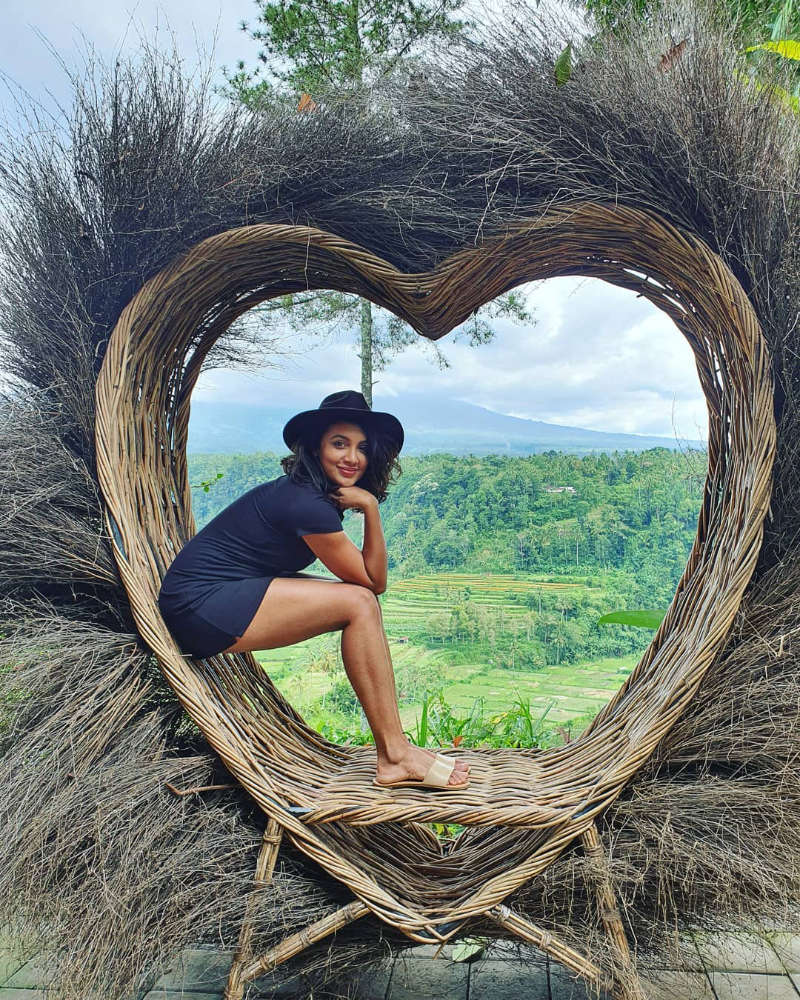 Telugu diva Tejaswi Madivada is creating new waves on social media with her vacation pictures