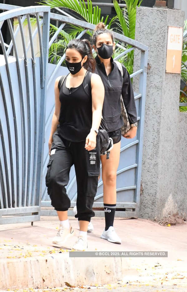 #ETimesSnapped: Paparazzi pictures of your favourite celebs