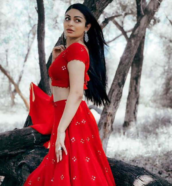 Neeru Bajwa ups the glam quotient with her stunning pictures